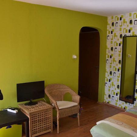 Lovely Apartment At Балатонфенивес Екстериор снимка