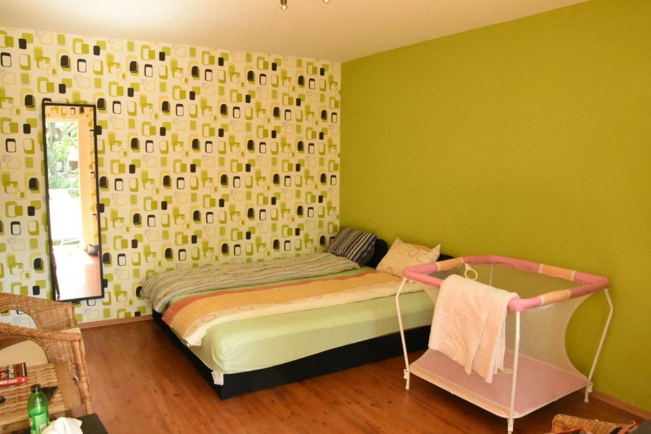 Lovely Apartment At Балатонфенивес Екстериор снимка