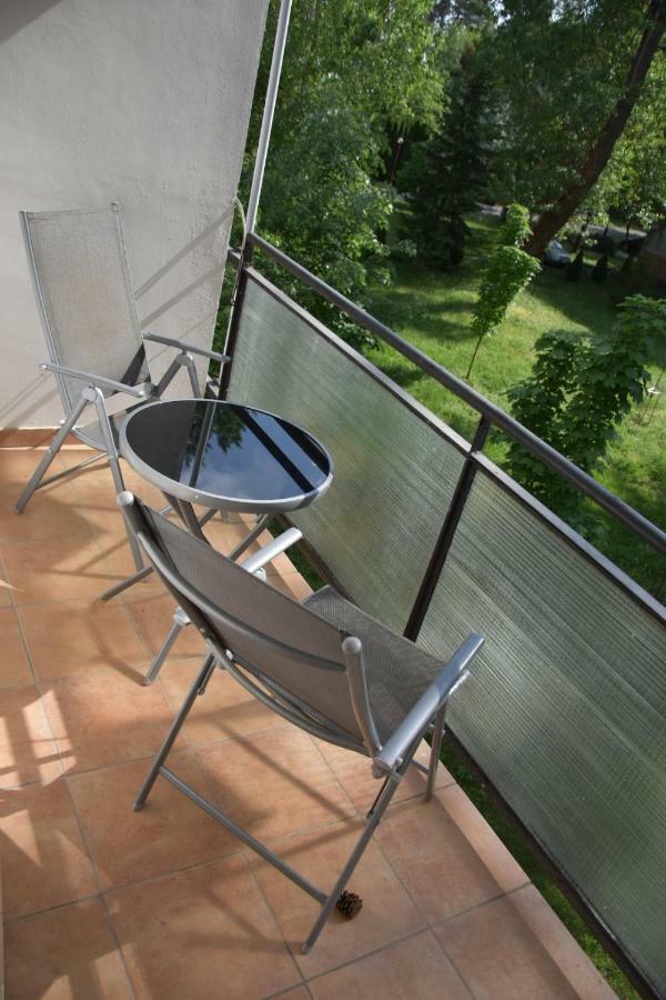 Lovely Apartment At Балатонфенивес Екстериор снимка